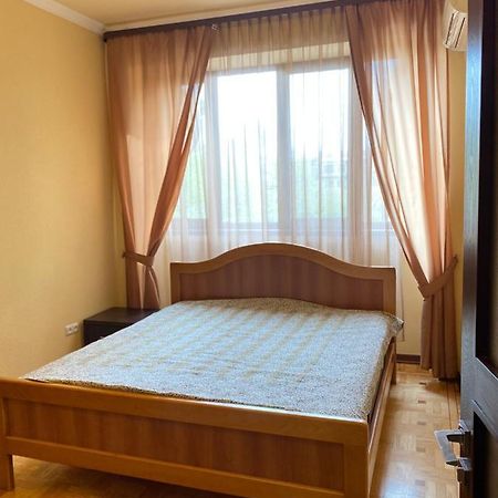 Nice Apartment In City Center Yerevan Exterior photo