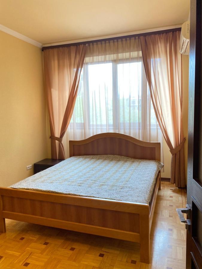 Nice Apartment In City Center Yerevan Exterior photo